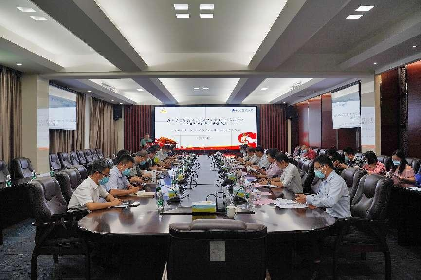 学校党委理论学习中心组召开专题学习会 深入学习领会习近平总书记关于坚持自我革命、全面从严治党的重要论述